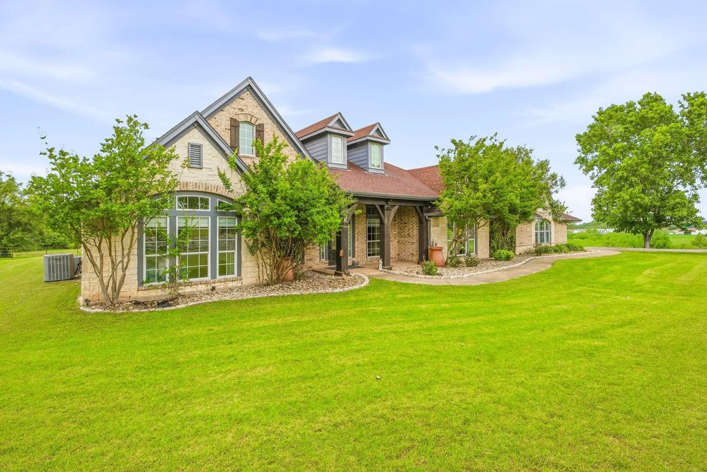 1914 Bentwater Parkway, Granbury