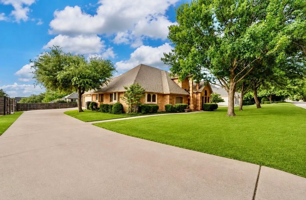413 Lincoln Oaks Drive, Burleson