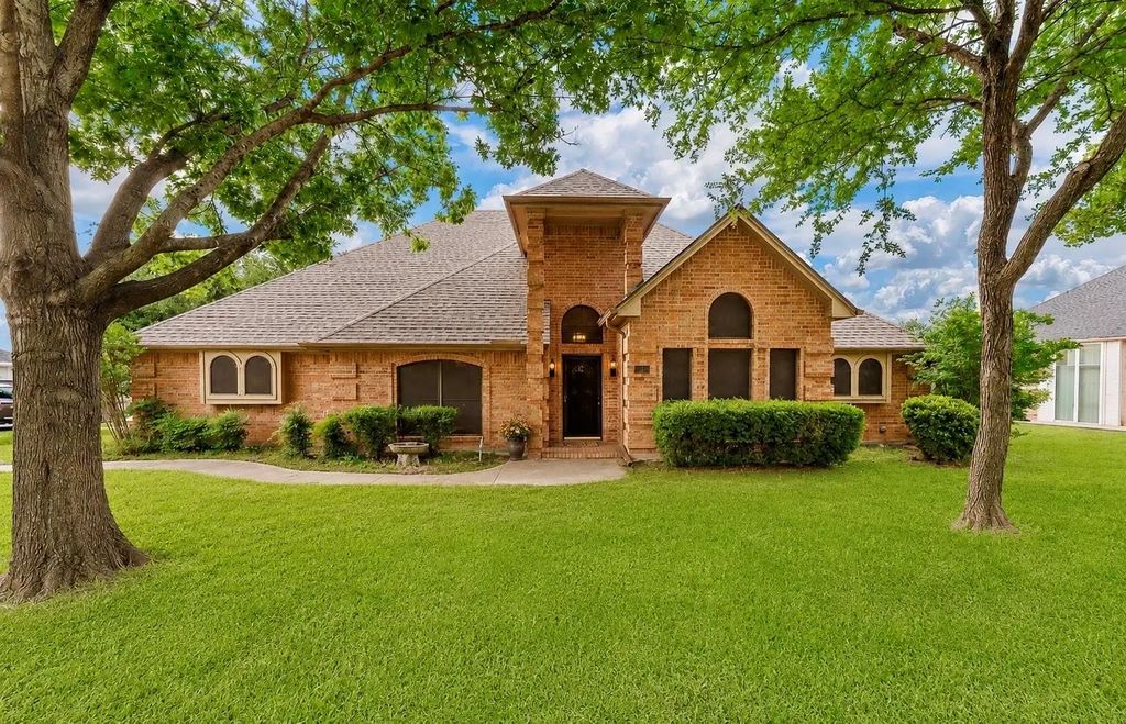 413 Lincoln Oaks Drive, Burleson