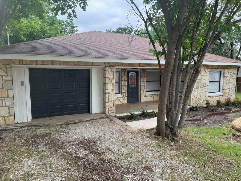 607 E Hundley Drive, Lake Dallas
