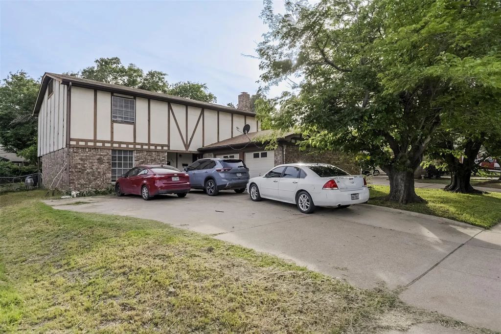 625 Nw Renfro Street, Burleson