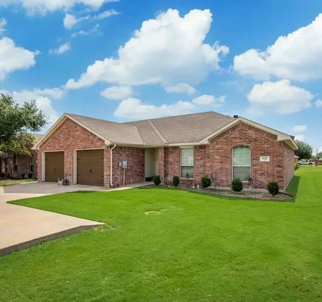 803 Hibiscus Trail, Waxahachie