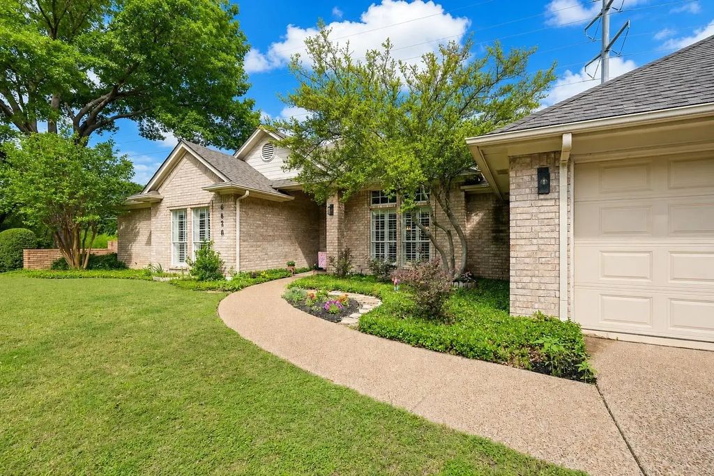 6628 Westmoor Lane, Benbrook