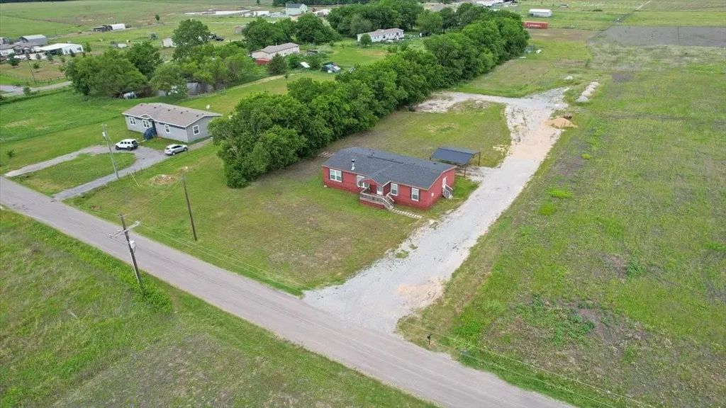 8791 County Road 1143, Celeste