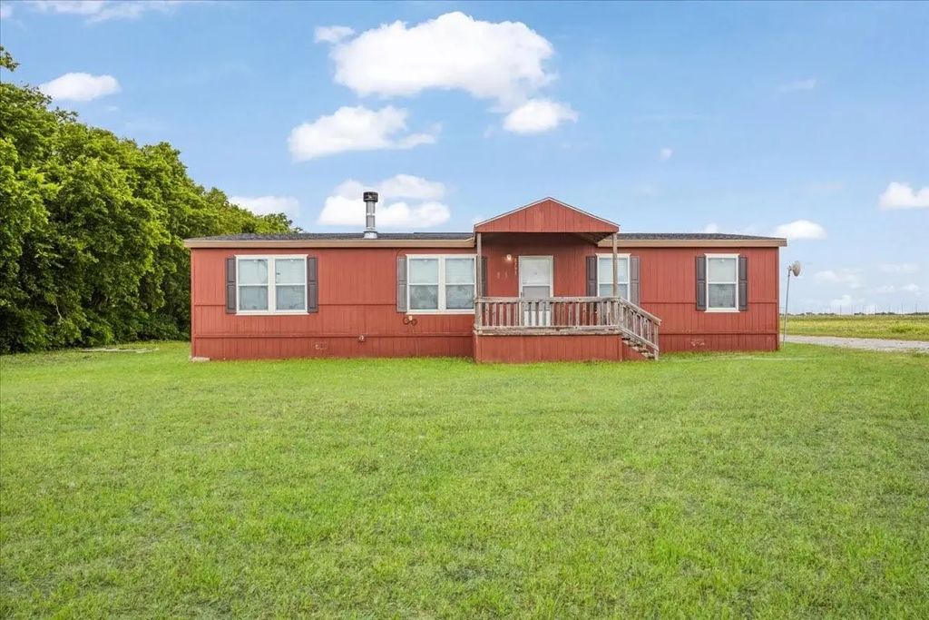 8791 County Road 1143, Celeste