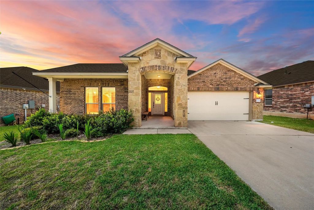 1214 Iron Glen Drive, Temple