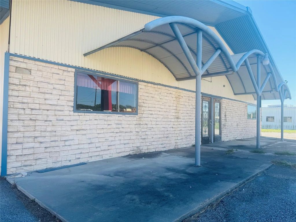 407 N Robinson Drive, Robinson