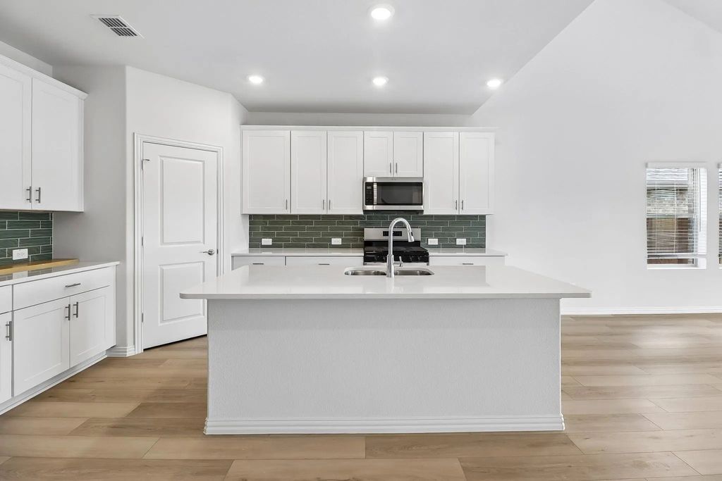1003 Angel Street, Josephine
