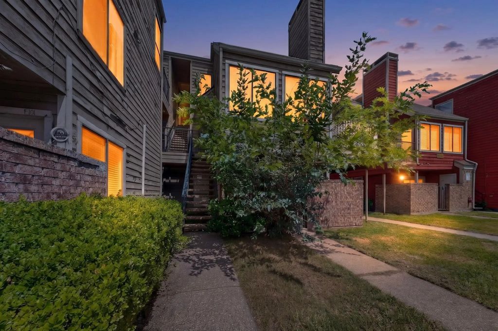 9811 Walnut Street 203, Dallas
