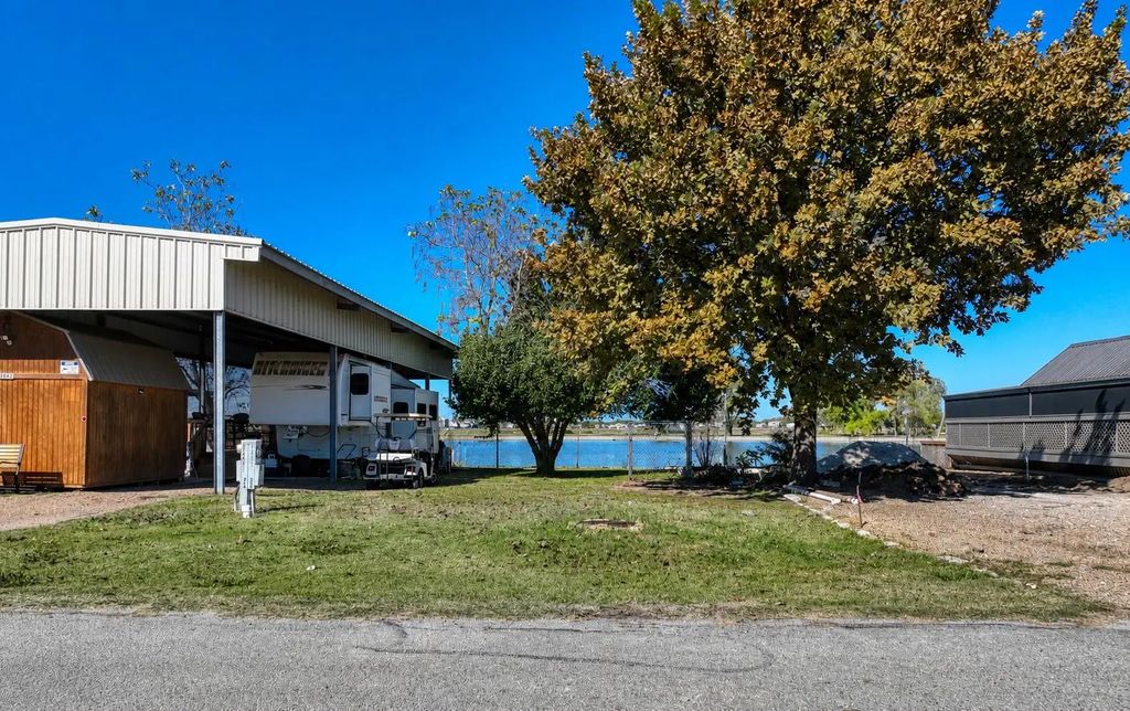 Lot 23 Pelican Isle, Kerens