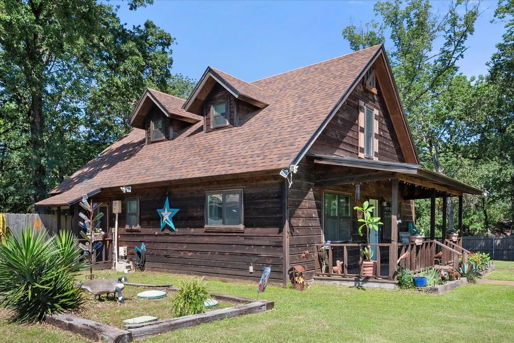377 Southern Oaks Drive, Streetman