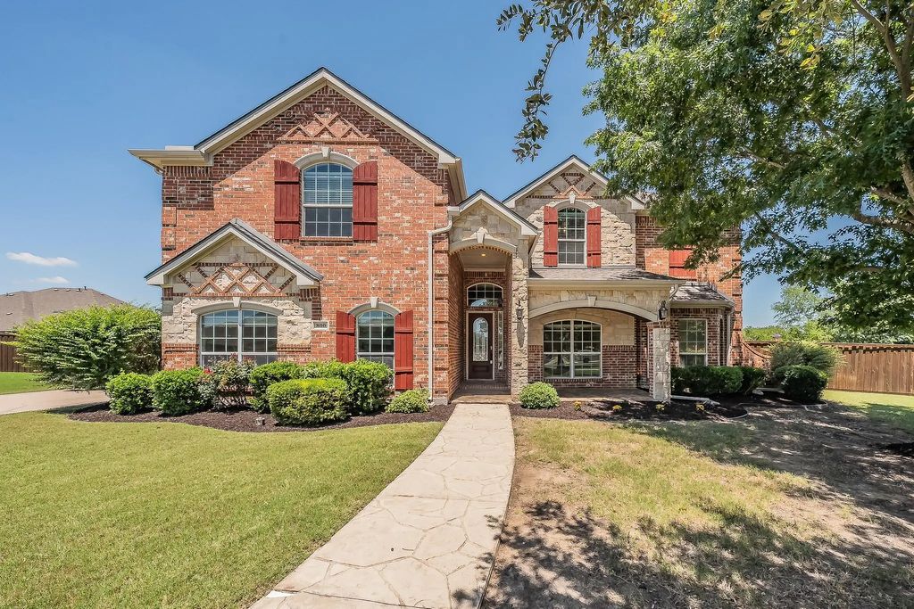 800 Oriole Drive, Forney