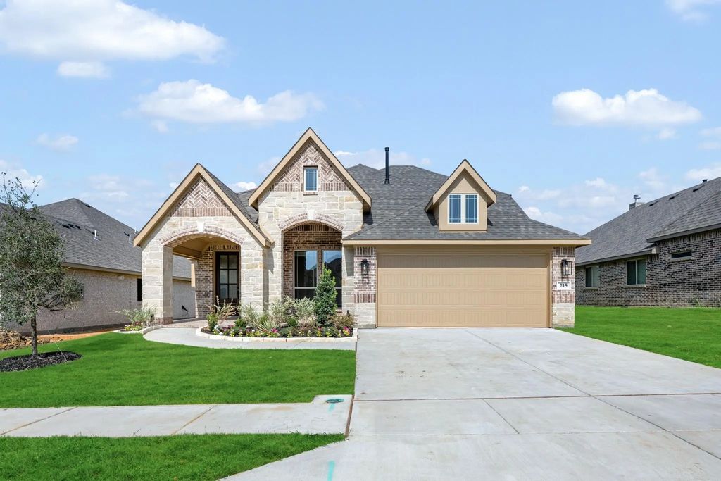 215 Seminole Trail, Alvarado