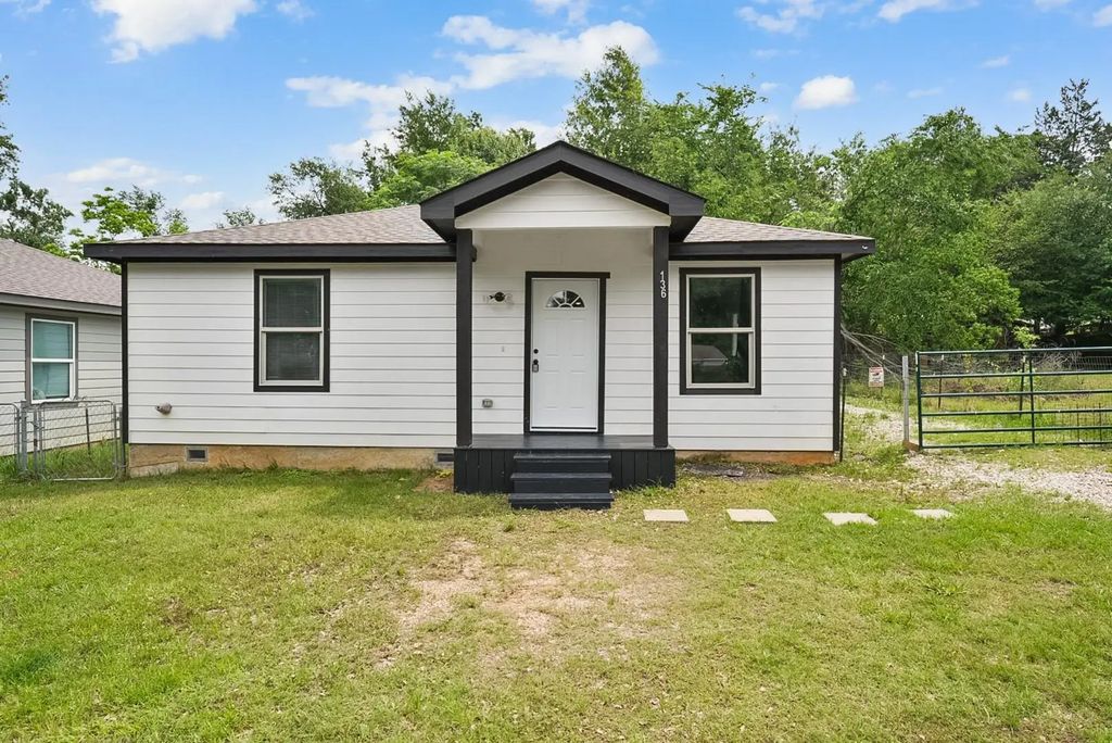 136 Erie Street, Mabank