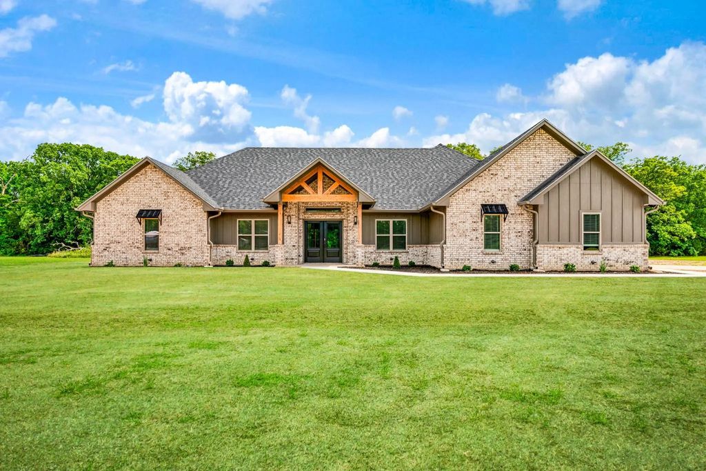 250 Private Road 45855, Blossom