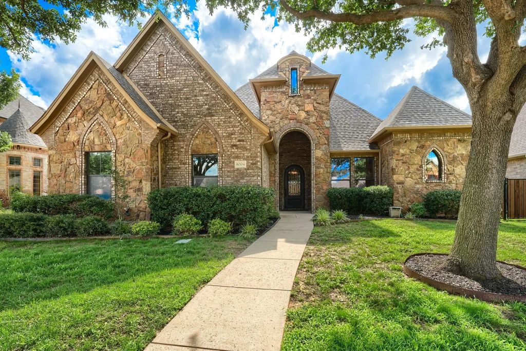 8009 Canyon Oak Drive, North Richland Hills