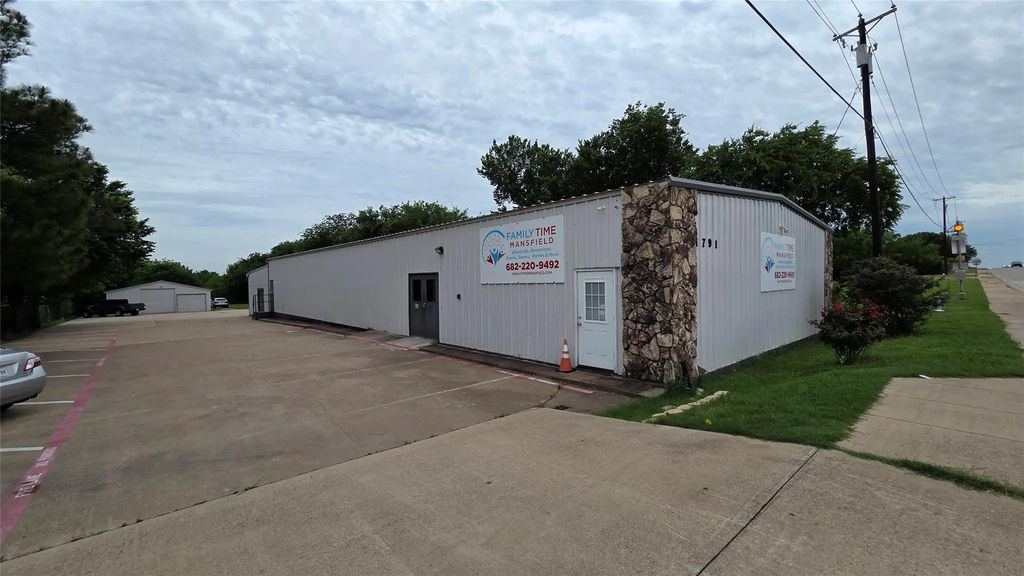 1791 Highway 1187, Mansfield