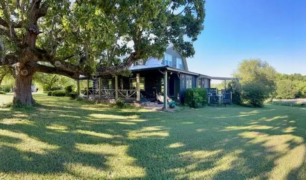 1630 County Road 2320, Terrell