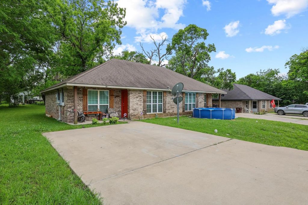 704 Seven Oaks Road, Bonham