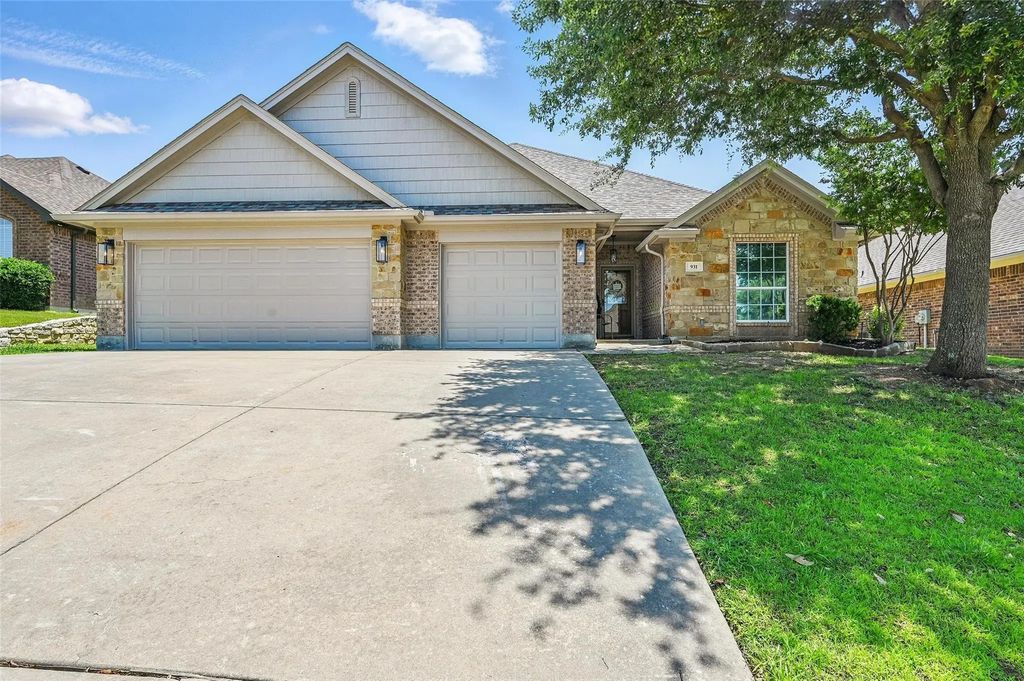 931 White Marlin Drive, Burleson