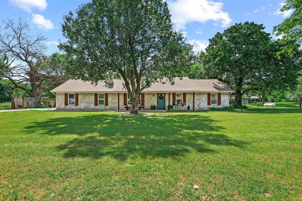 3353 County Road 2130, Telephone