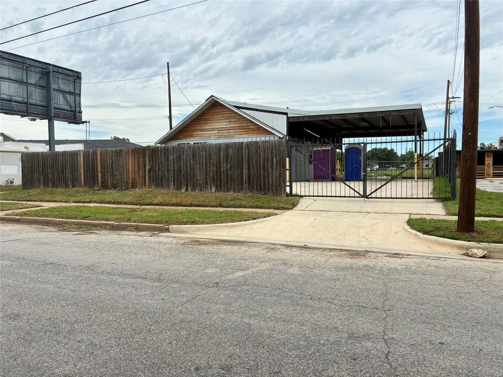 2800 E Belknap, Fort Worth