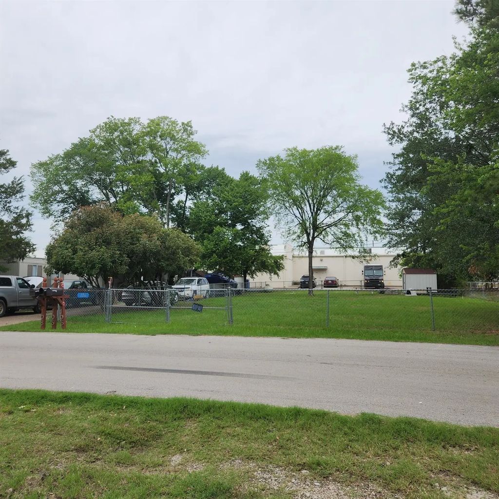 Summit Ridge, Gun Barrel City