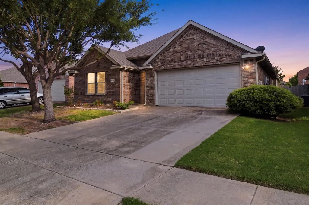 924 Bowie Drive, Lavon