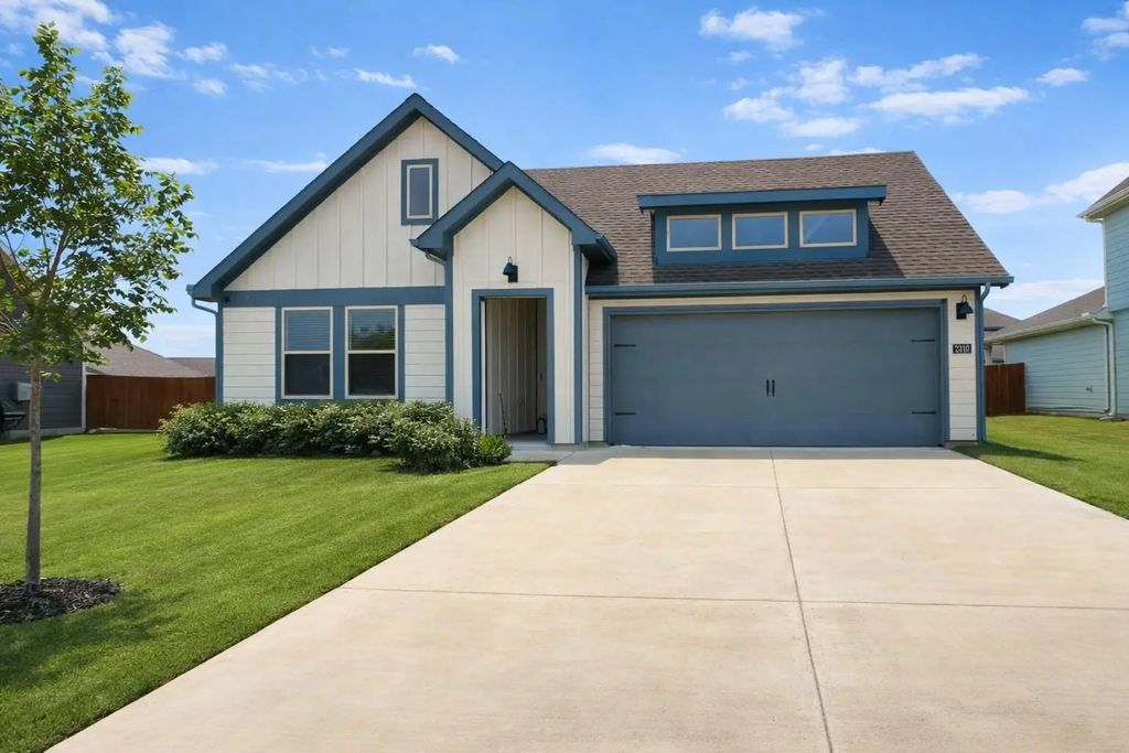 2310 Hydrangea Drive, Pilot Point