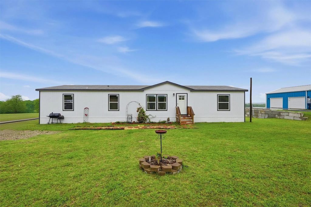 587 Kentucky Town Road, Whitewright