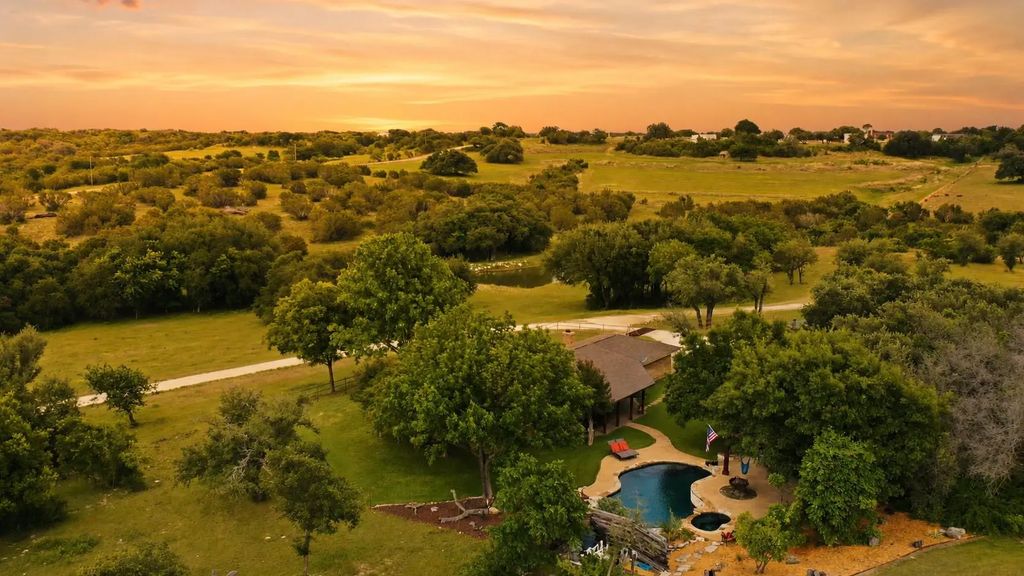 1973 County Road 513, Stephenville