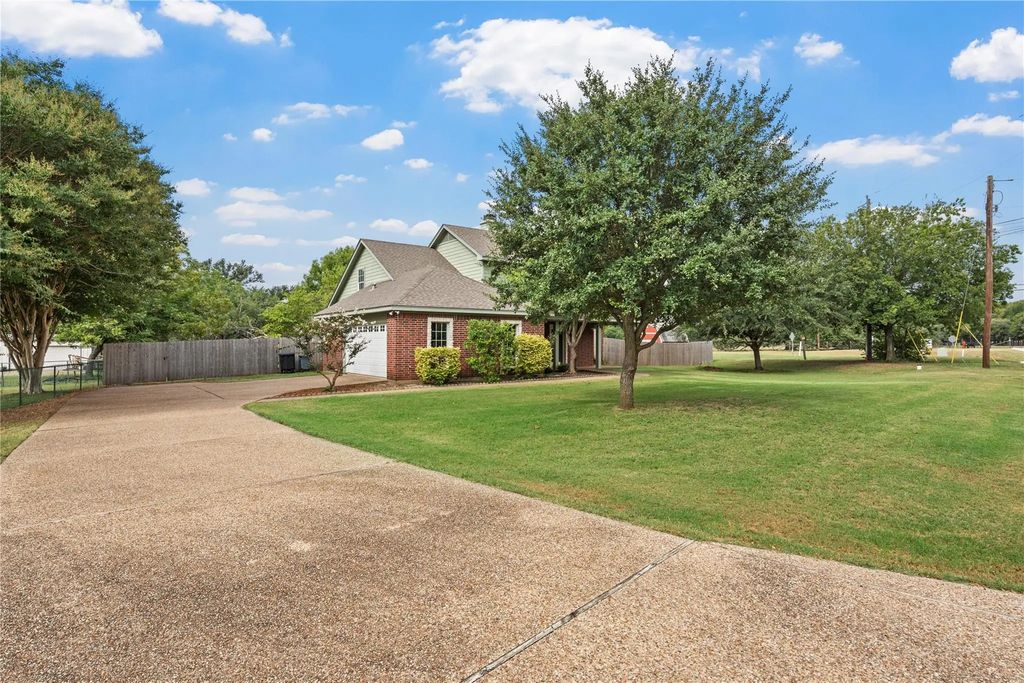1694 Mclennan Crossing Road, Woodway