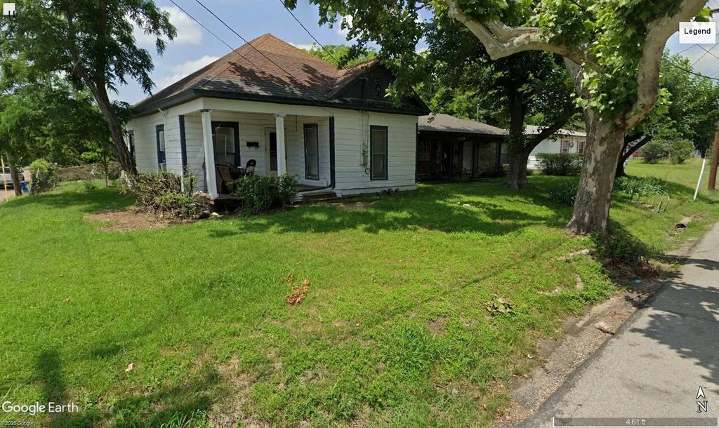 1210 W Brown Street, Ennis