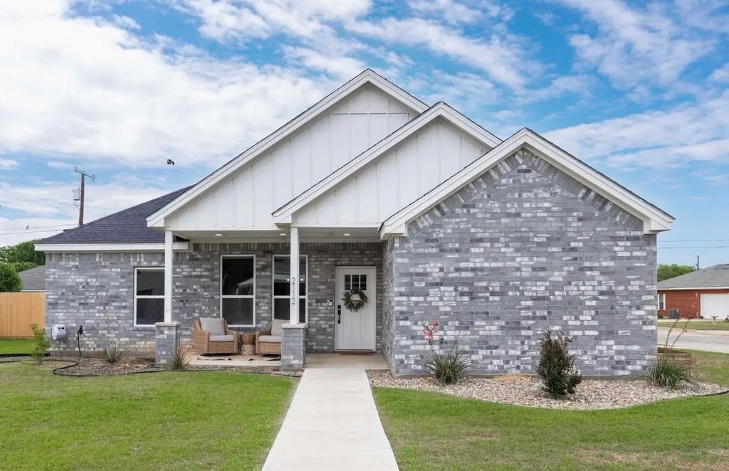 2112 Brooke Lane, Brownwood