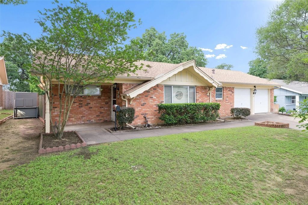 1607 Windlea Drive, Euless
