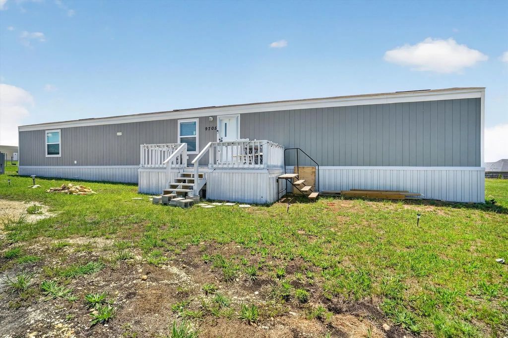 9705 Nolan Ranch Loop, Godley