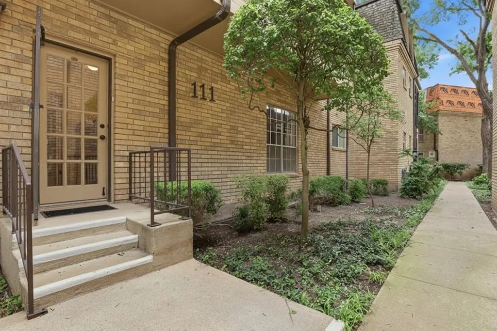 4312 Bellaire Drive S 111, Fort Worth