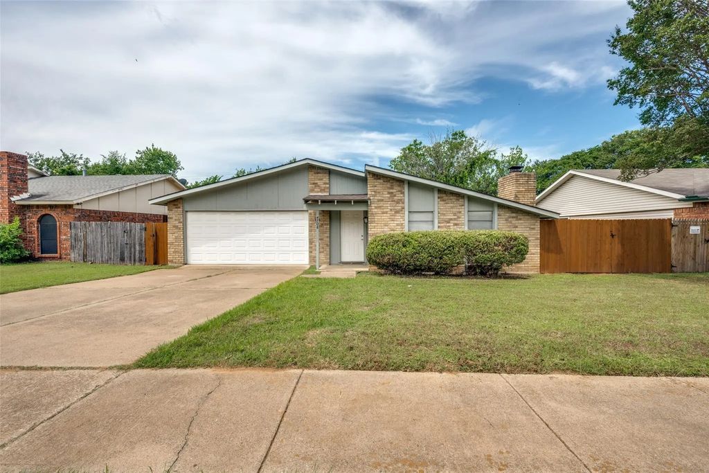 4708 Woodfield Drive, Arlington