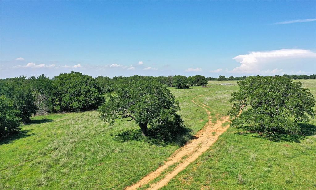 136 Acres Fm 2127, Bowie