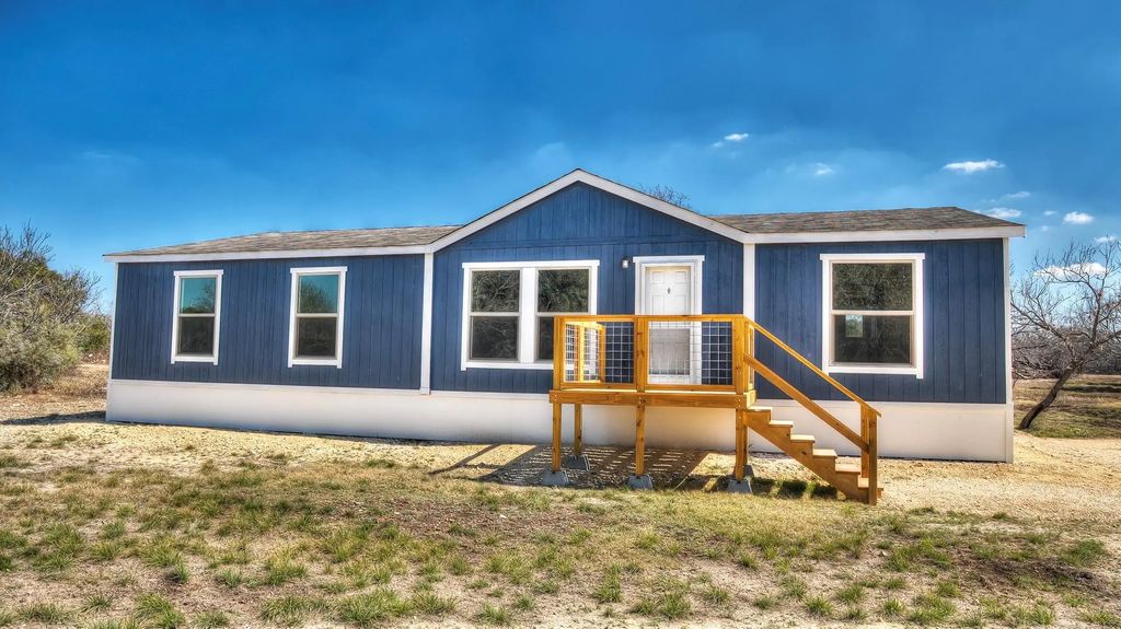 405 B N Frio Street, Camp Wood