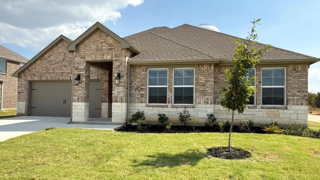 9512 Bently Boulevard, Aubrey