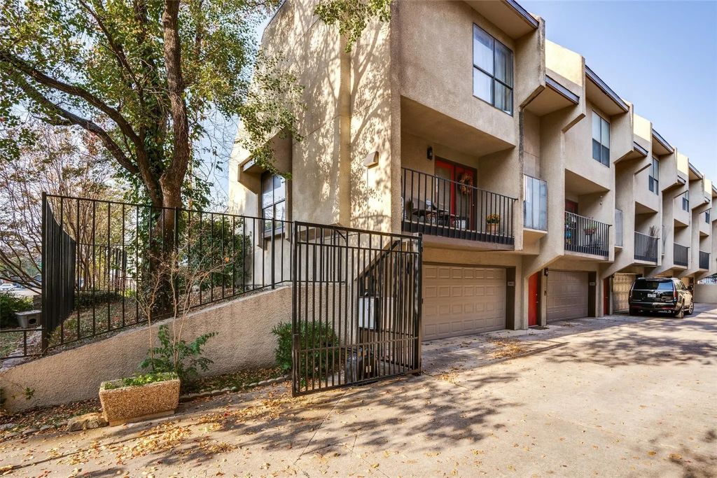 2020 N Garrett Avenue 107, Dallas