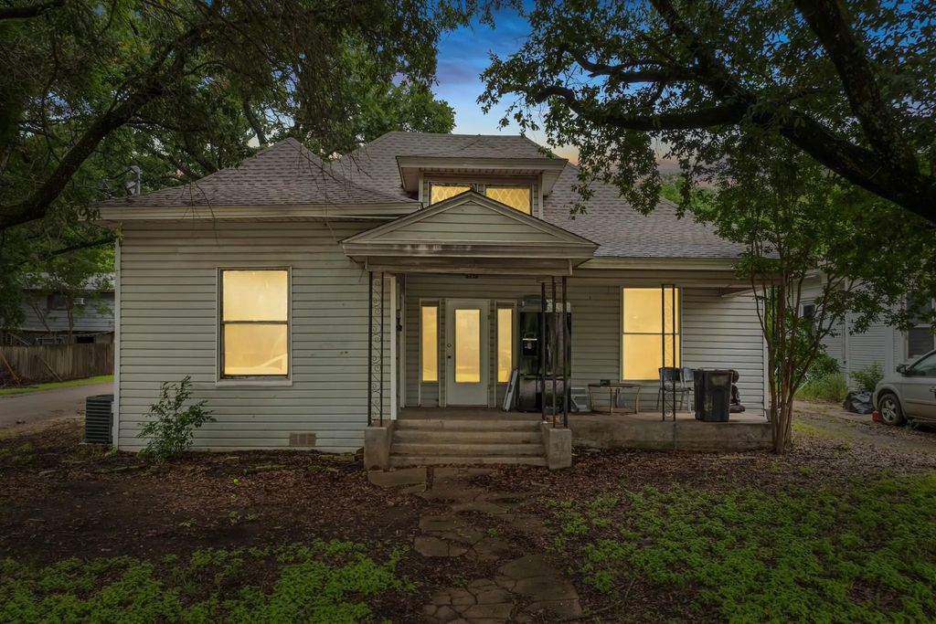 701 E Elm Street, Hillsboro