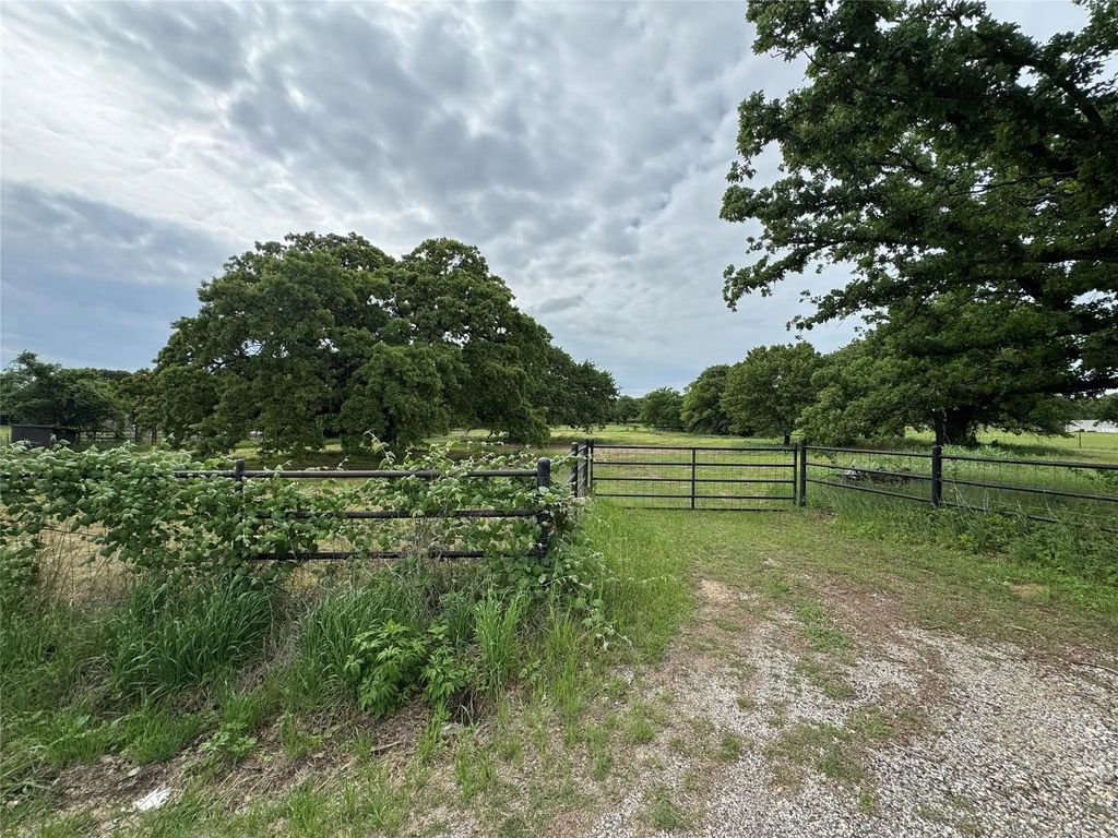 4532 Waples Road, Granbury
