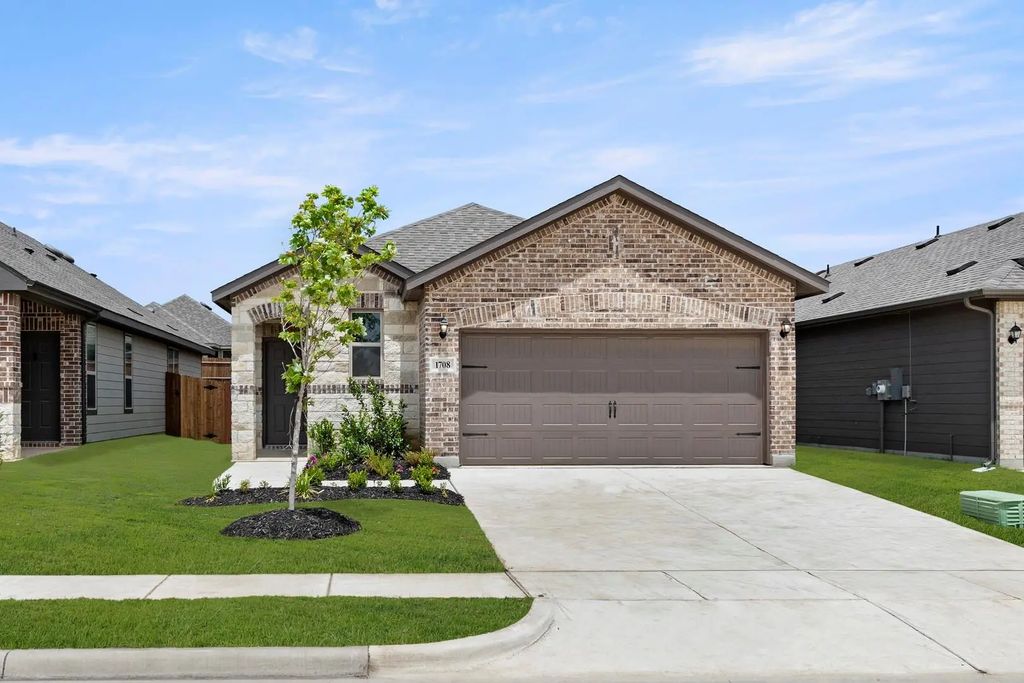 1708 Elle Lane, Aubrey