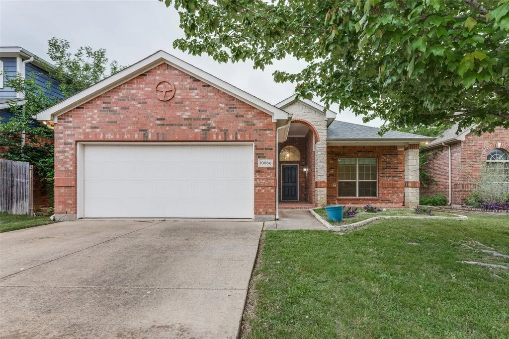 10866 Calderwood Lane, Fort Worth