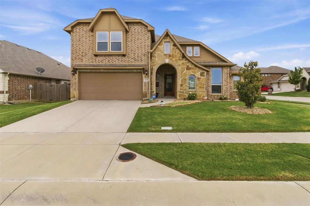 8100 Canyon Drive, Aubrey