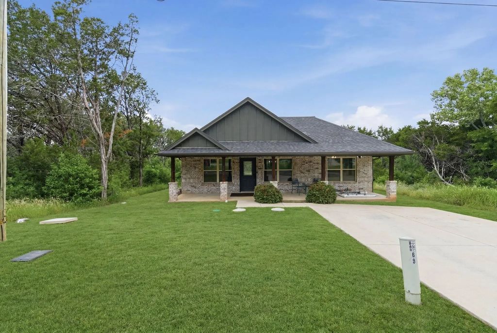 2926 Paluxy Trail, Granbury