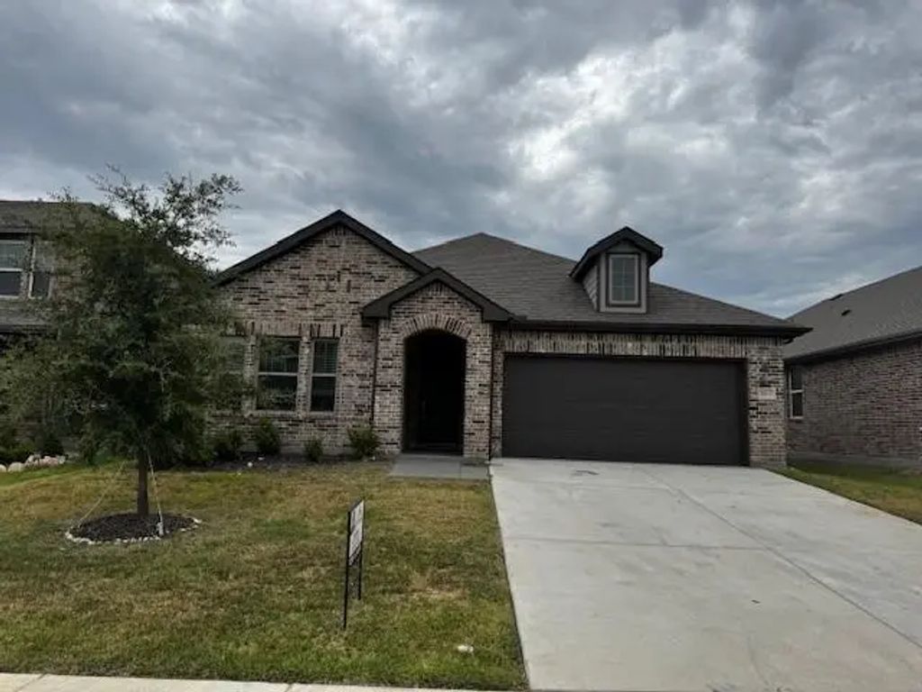 1613 Pine Valley Drive, Fort Worth