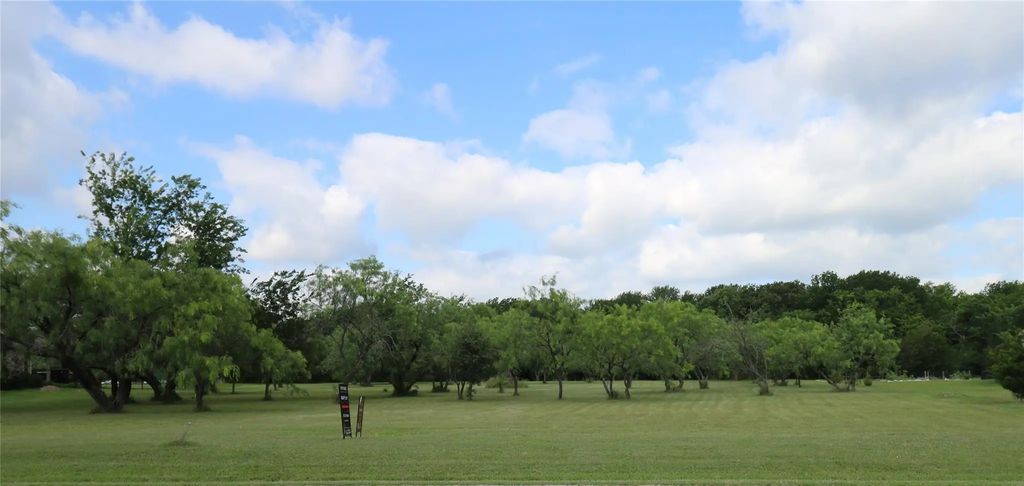 1090 Eagle Pass, Royse City